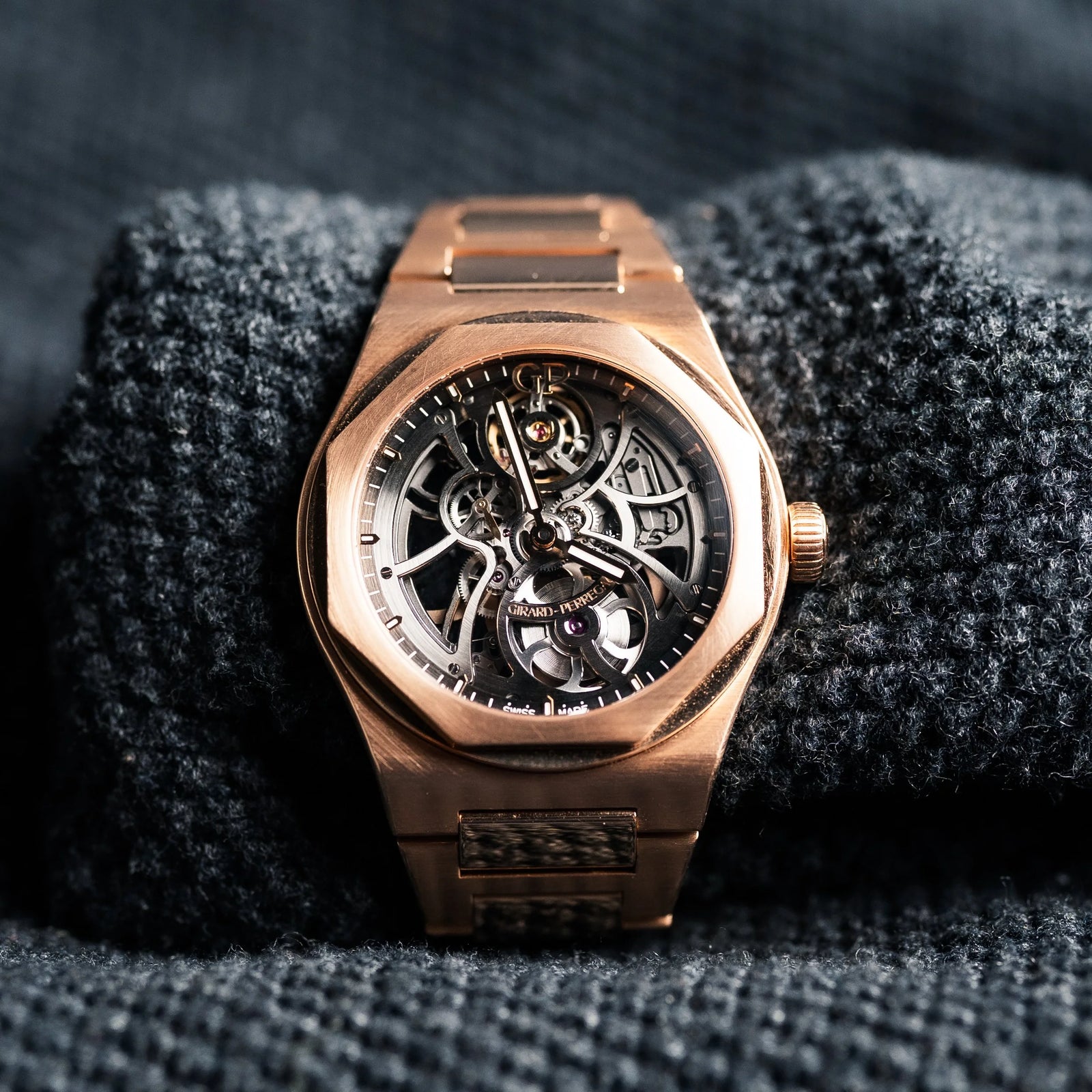 Girard Perregaux Laureato Skeleton 81015-52-002-52A 42MM