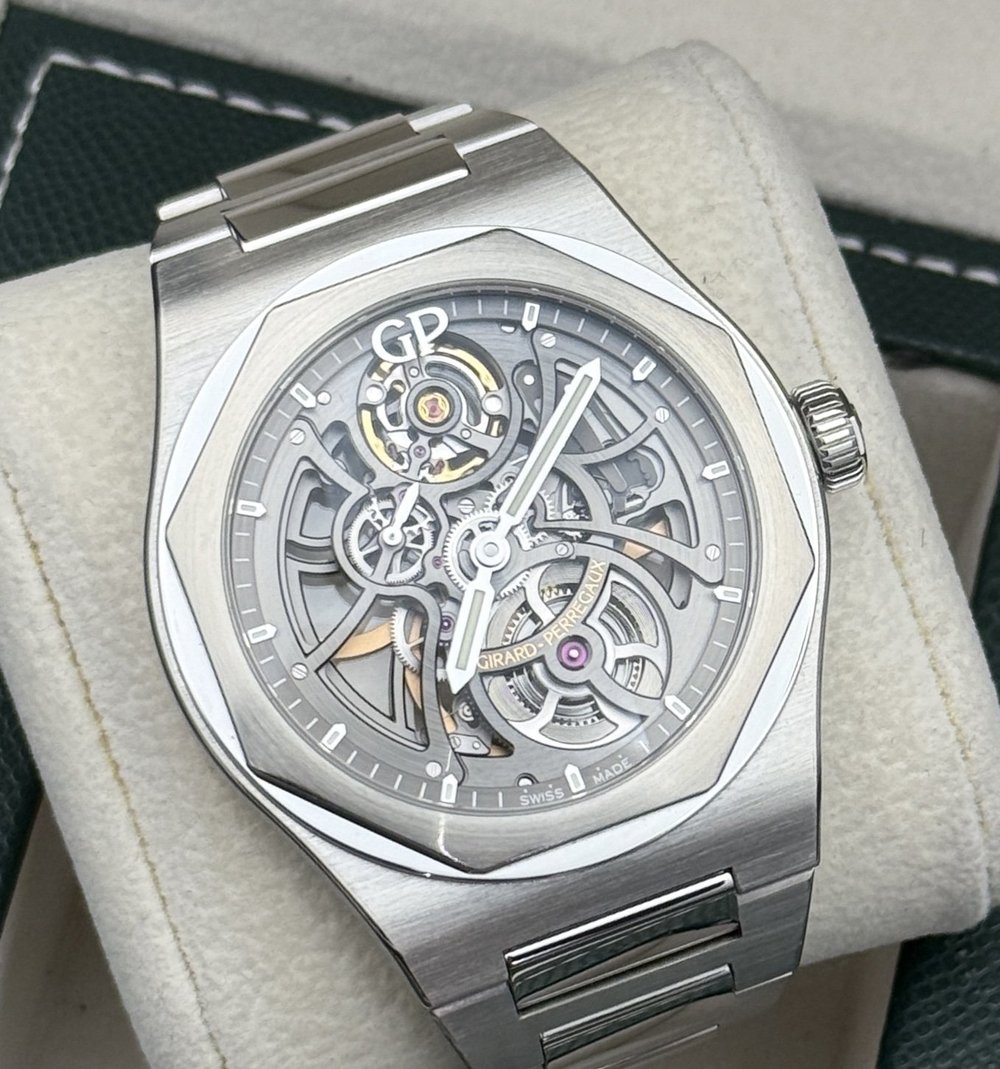 Girard Perregaux Laureato Skeleton 81015-11-001-11A Steel 42MM
