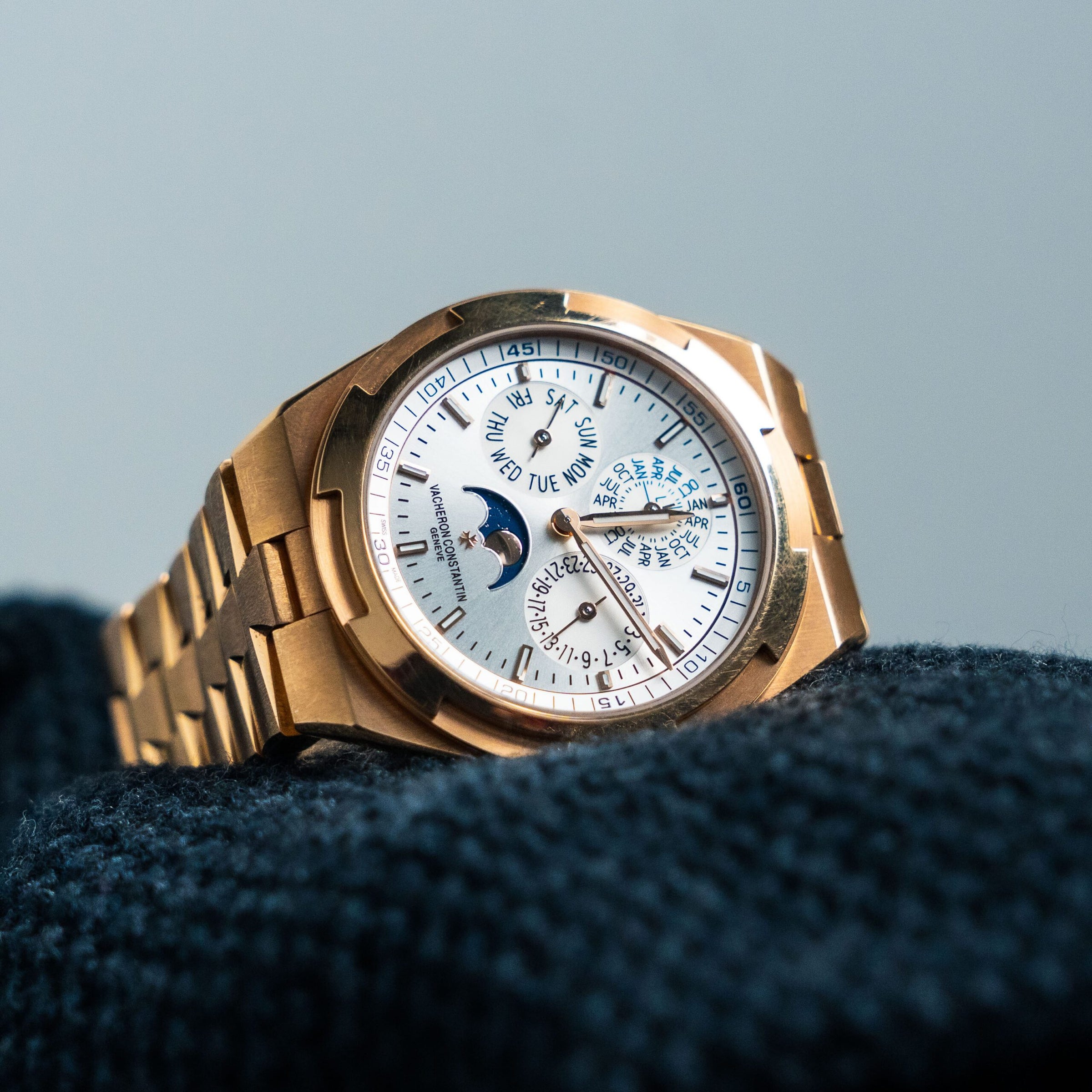 Vacheron Constantin Overseas Perpetual Calendar Ultra-thin RG White Dial 4300V