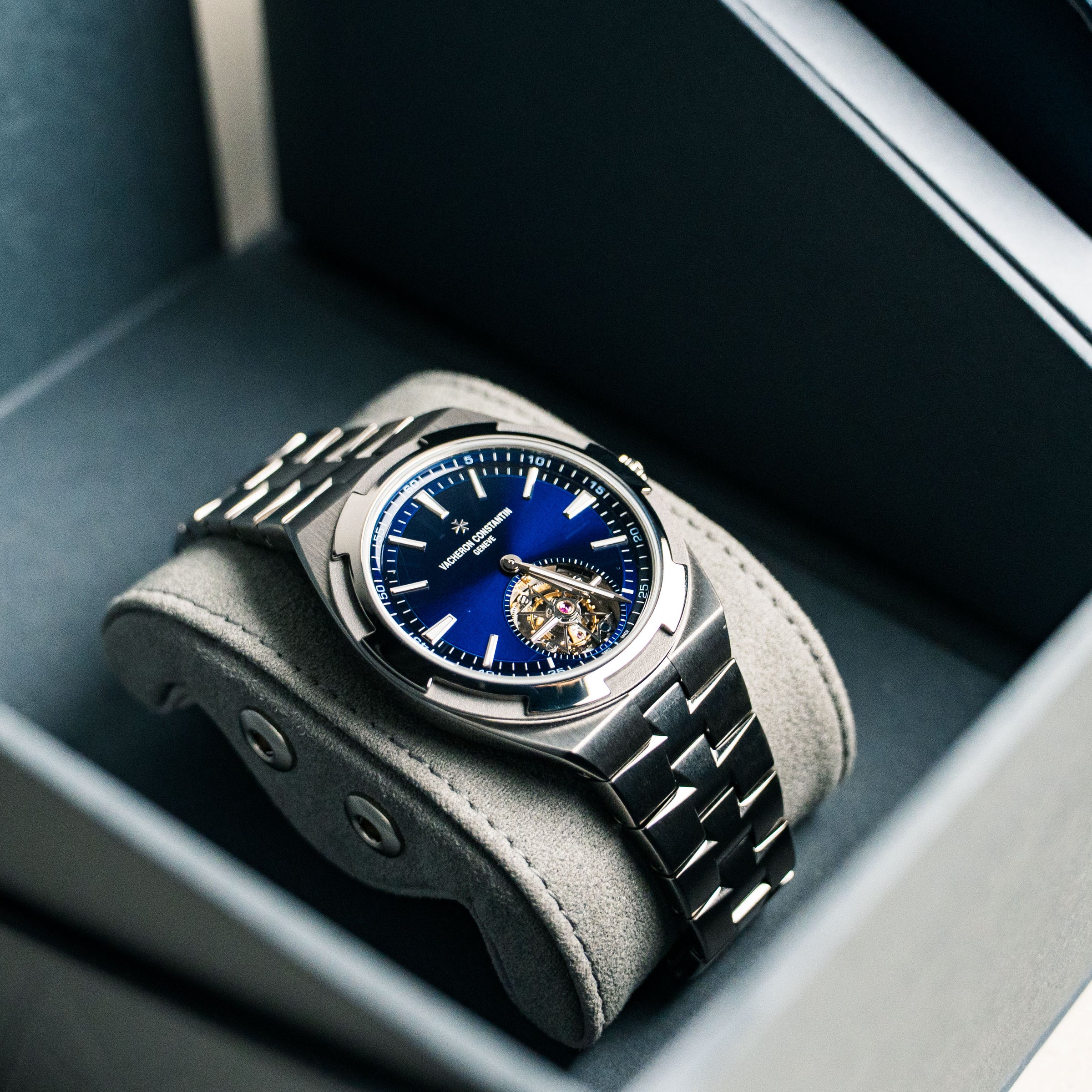 Vacheron Constantin Overseas Tourbillon 6000V/210T-H032 42.5mm Titanium