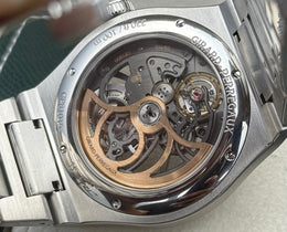 Girard Perregaux Laureato Skeleton 81015-11-001-11A Steel 42MM