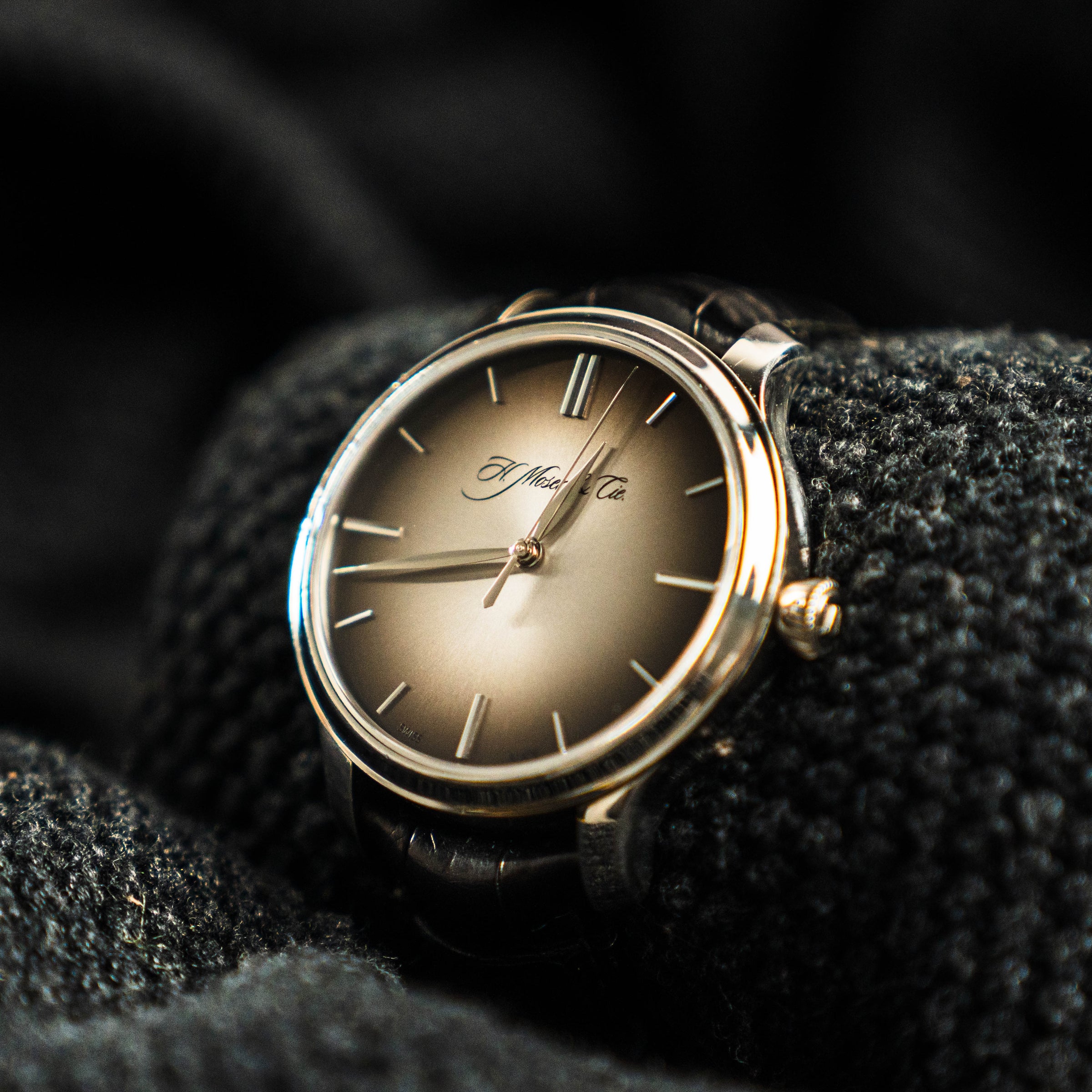 H. MOSER & CIE. ENDEAVOUR – 40.8MM GREY FUMÉ DIAL PALLADIUM – REF. 343.506-016