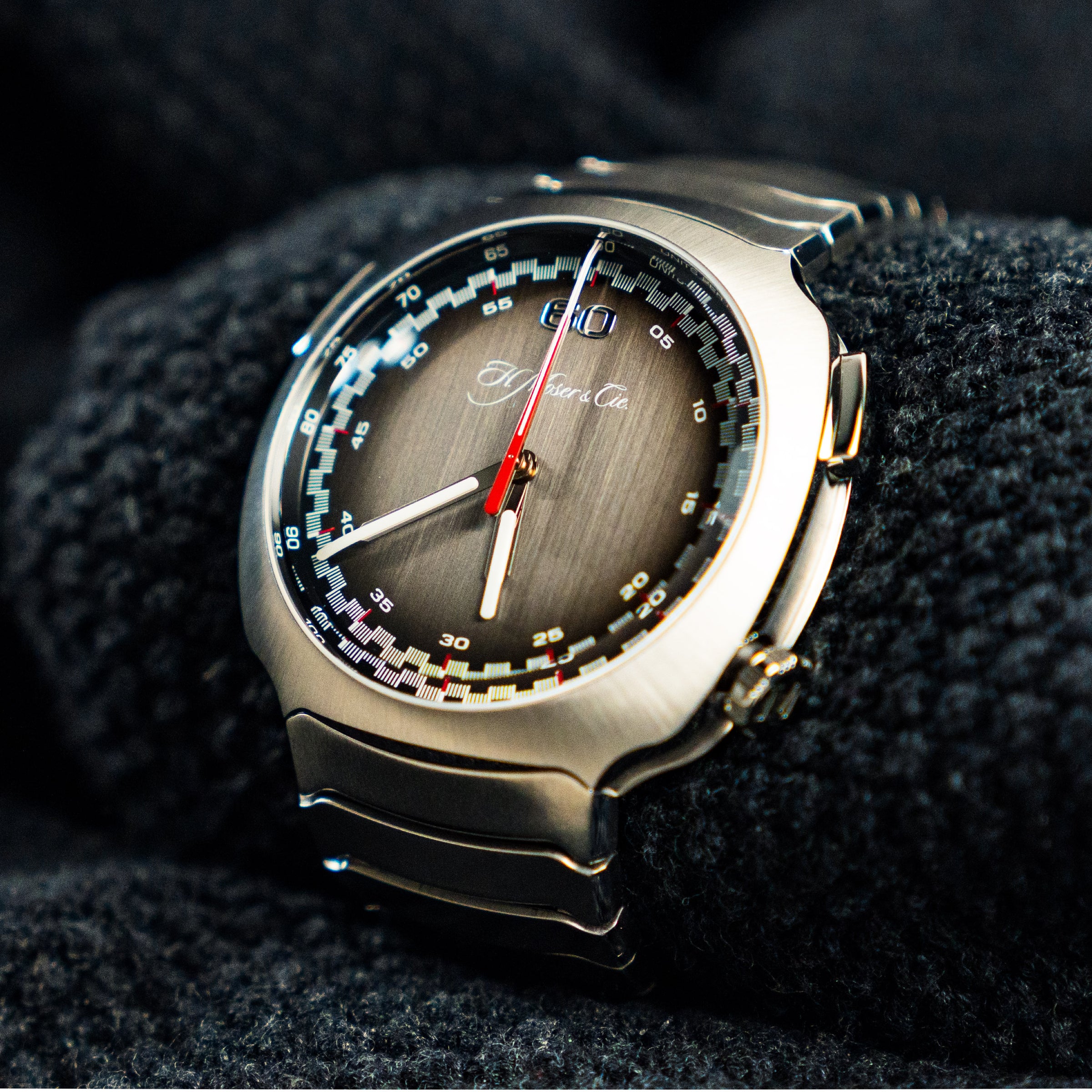 H. MOSER & CIE. STREAMLINER FLYBACK CHRONOGRAPH – 42.3MM ANTHRACITE DIAL STEEL – REF. 6902-1200