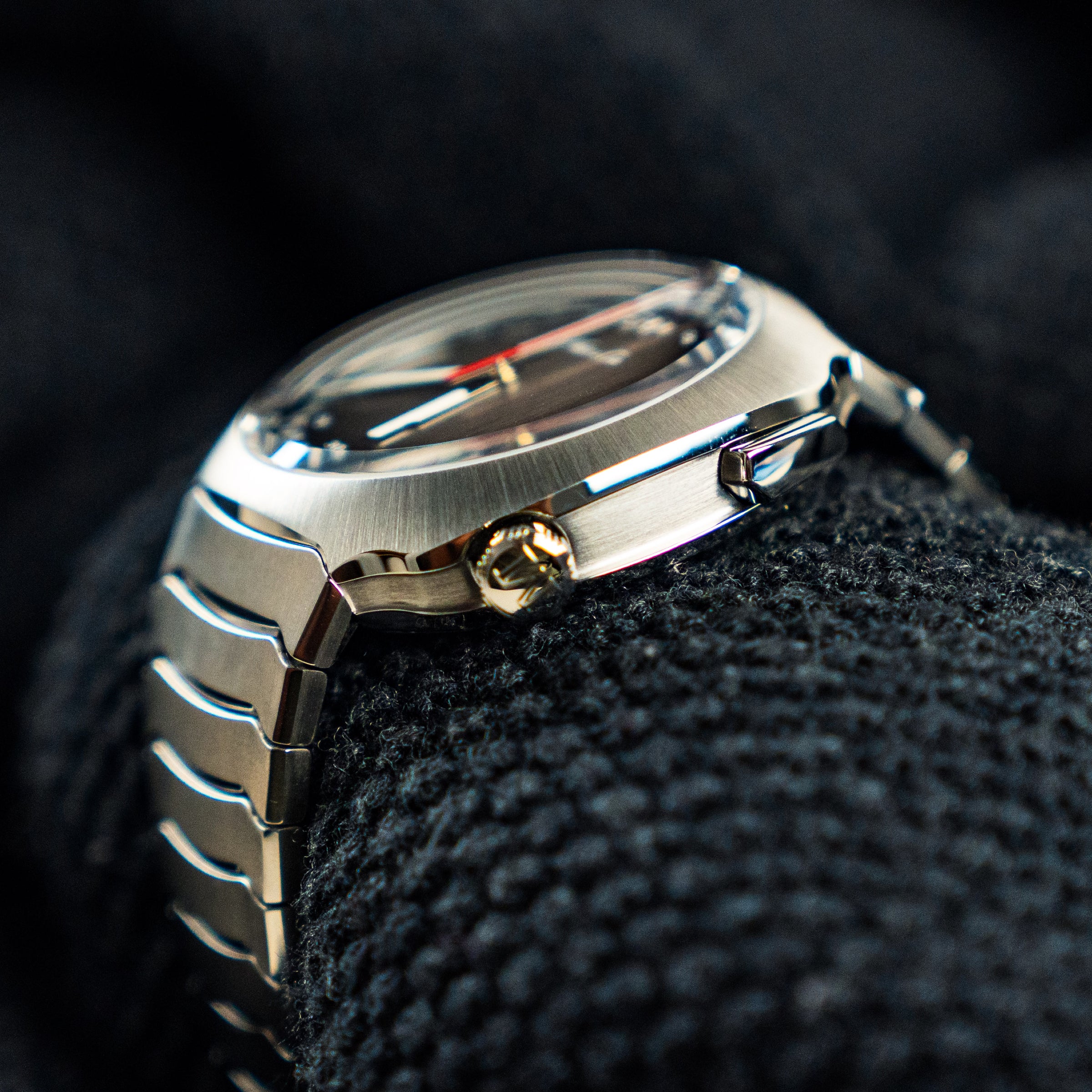 H. MOSER & CIE. STREAMLINER FLYBACK CHRONOGRAPH – 42.3MM ANTHRACITE DIAL STEEL – REF. 6902-1200