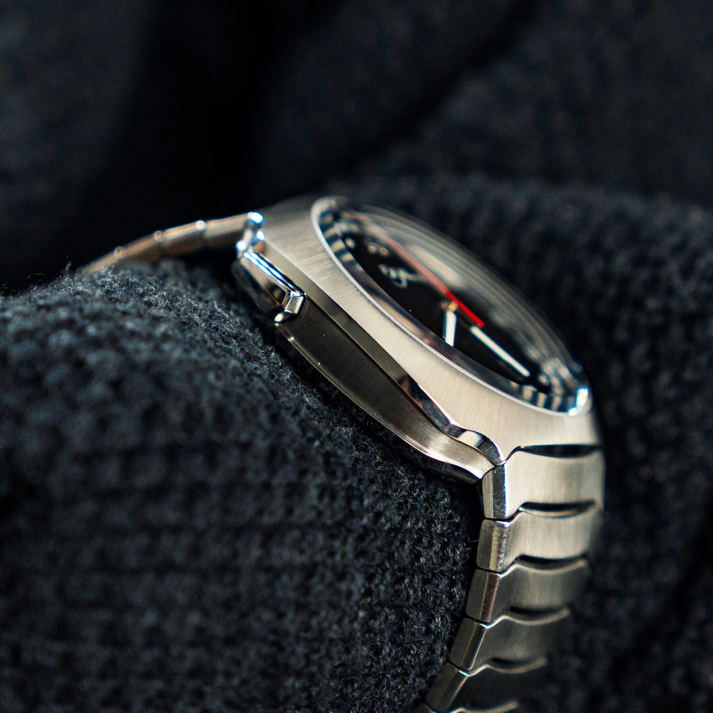 H. MOSER & CIE. STREAMLINER FLYBACK CHRONOGRAPH – 42.3MM ANTHRACITE DIAL STEEL – REF. 6902-1200