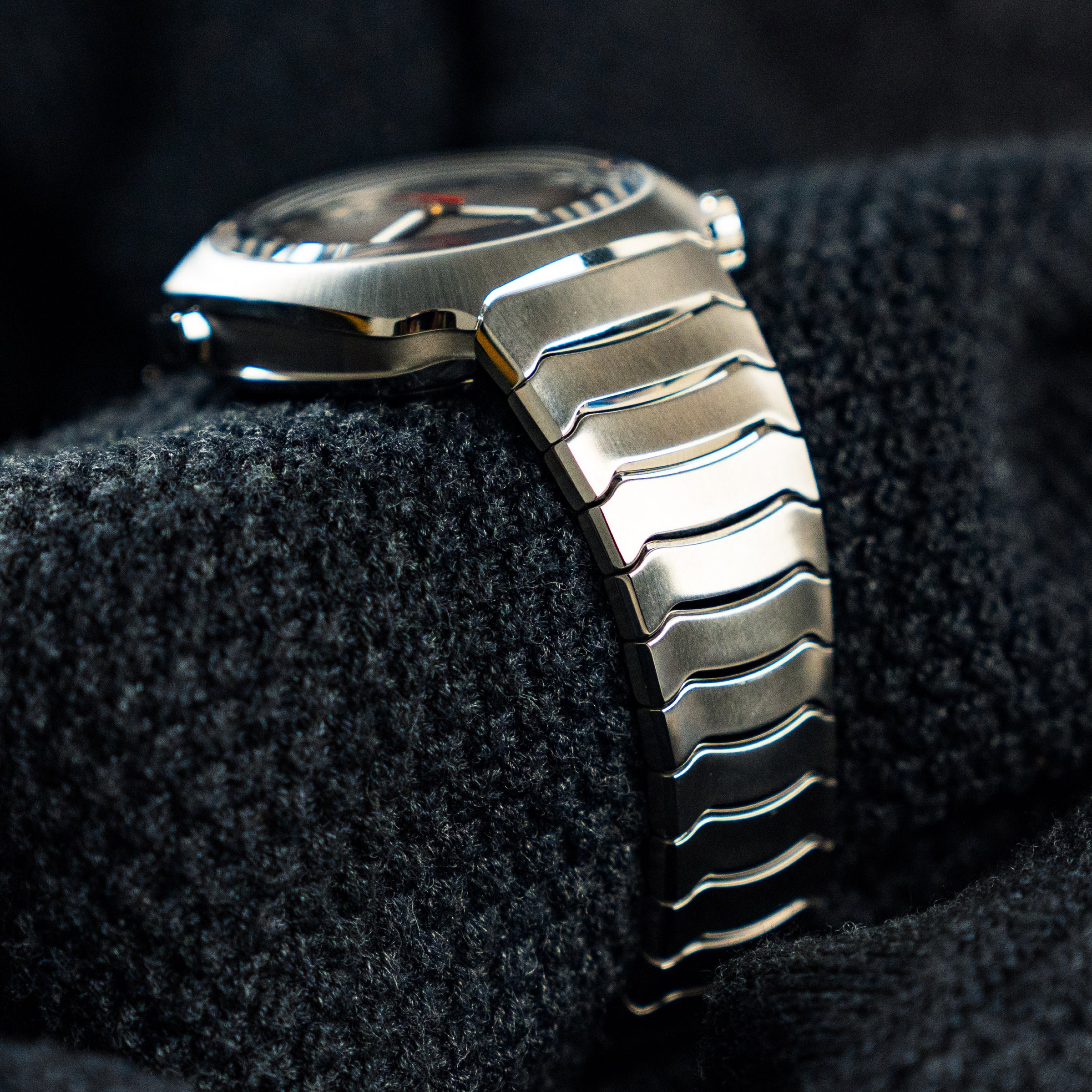 H. MOSER & CIE. STREAMLINER FLYBACK CHRONOGRAPH – 42.3MM ANTHRACITE DIAL STEEL – REF. 6902-1200