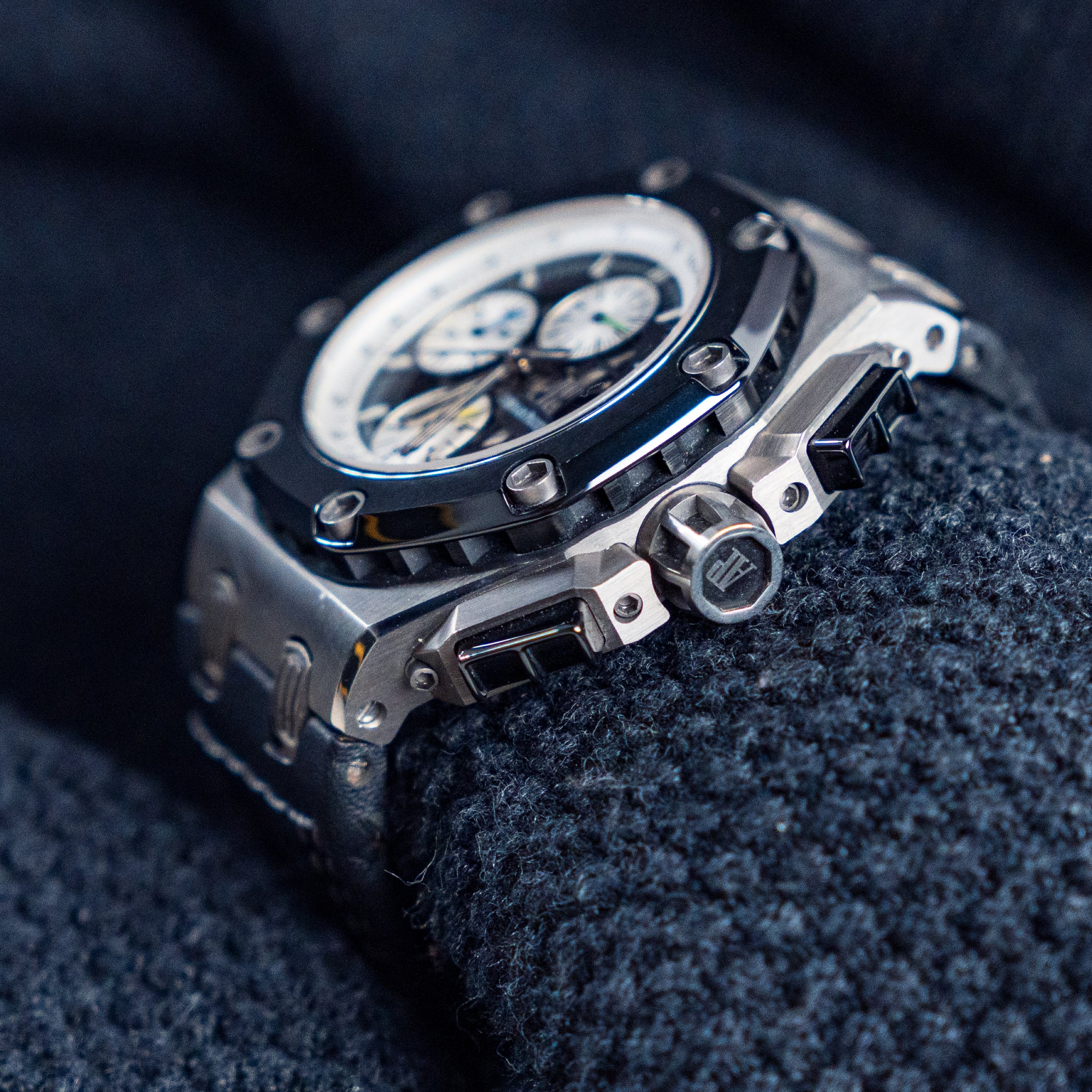 AUDEMARS PIGUET ROYAL OAK OFFSHORE RUBENS BARRICHELLO II – 44MM WHITE DIAL TITANIUM – REF. 26078IO.OO.D001VS.01