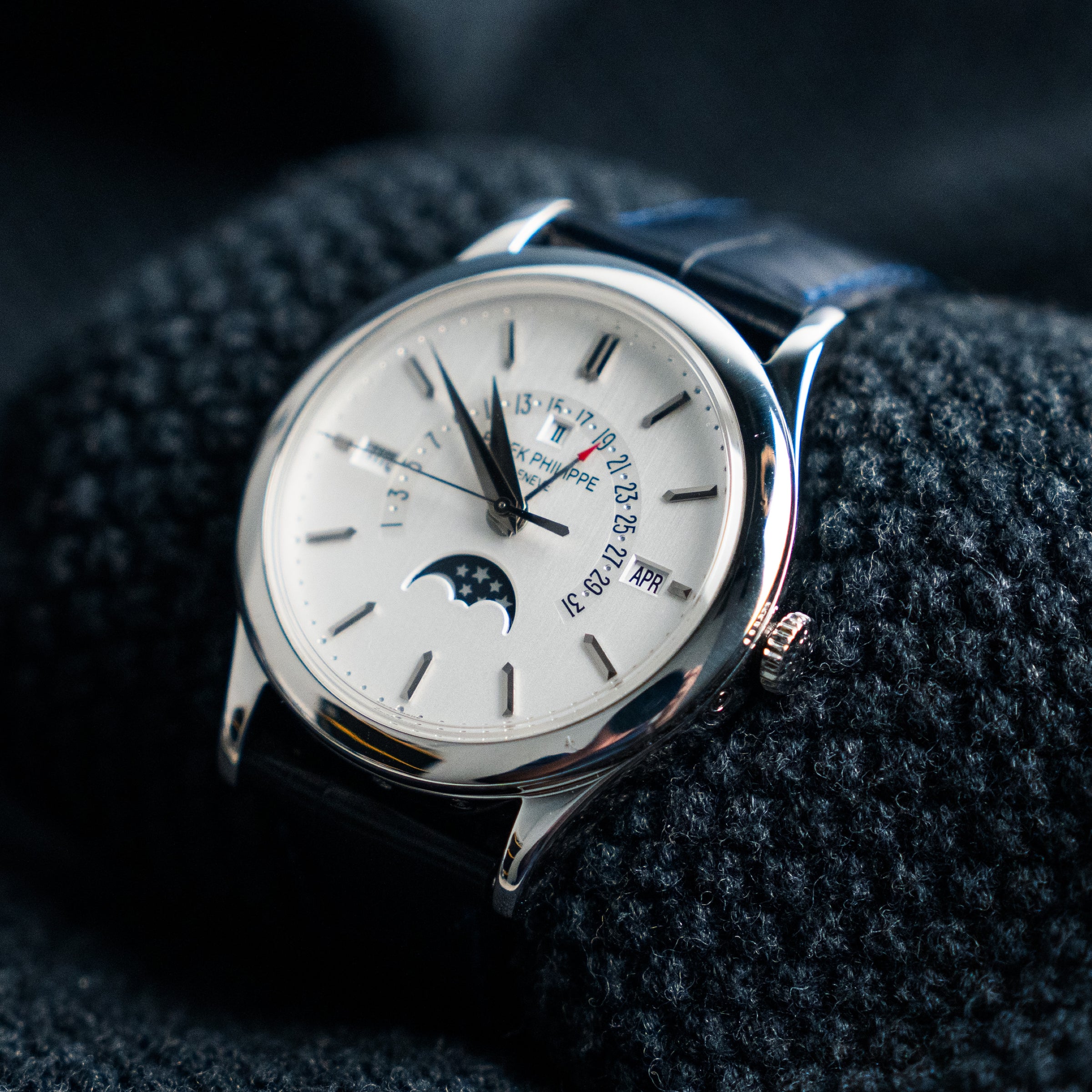 Patek Philippe Perpetual Calendar Retrograde – 39.5mm Platinum Silver Dial – Ref. 5496P-001