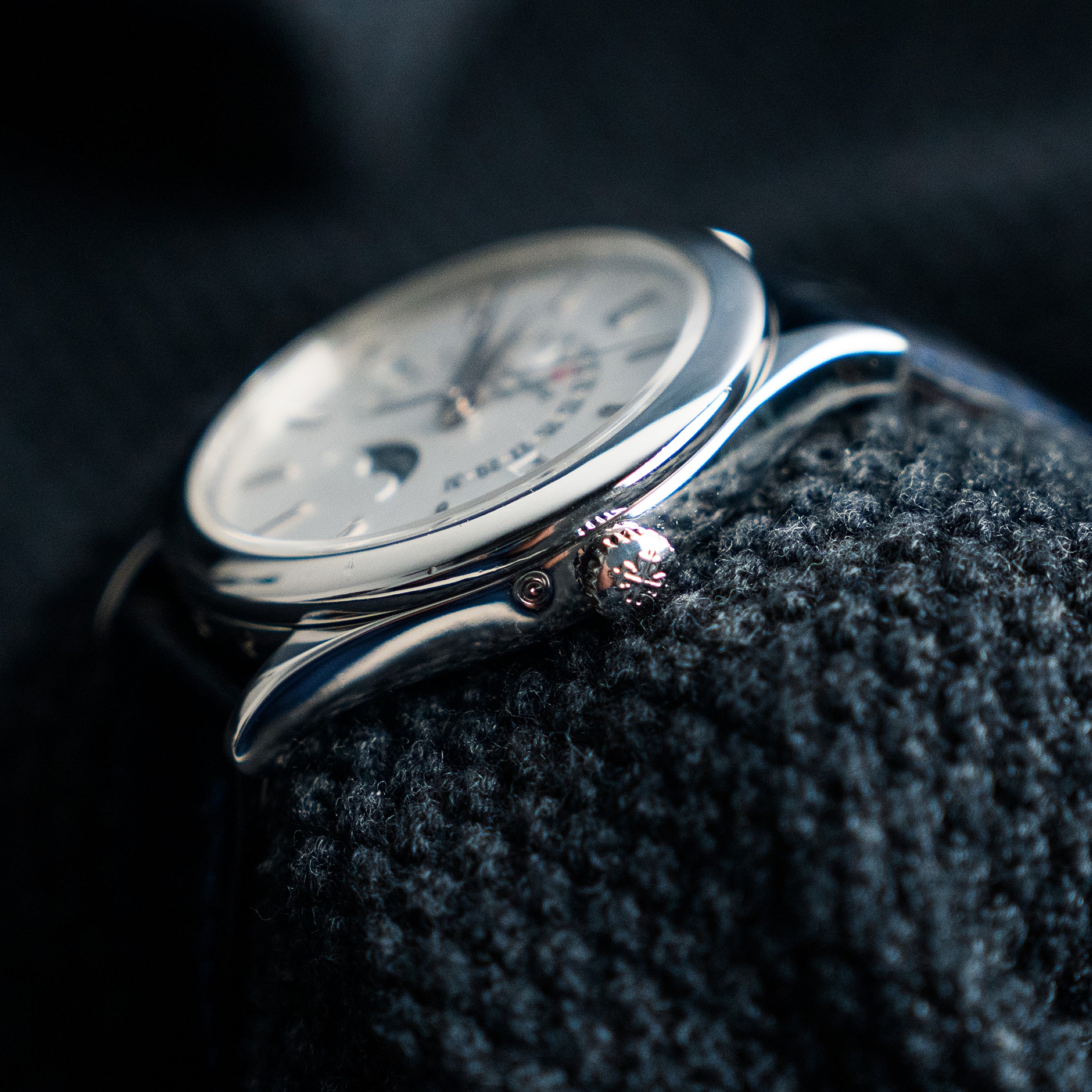 Patek Philippe Perpetual Calendar Retrograde – 39.5mm Platinum Silver Dial – Ref. 5496P-001