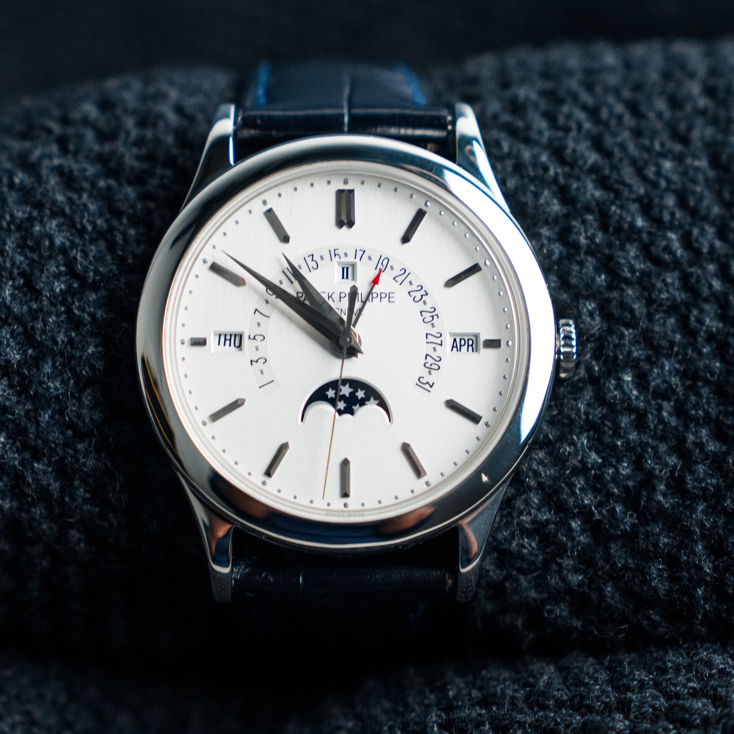 Patek Philippe Perpetual Calendar Retrograde – 39.5mm Platinum Silver Dial – Ref. 5496P-001