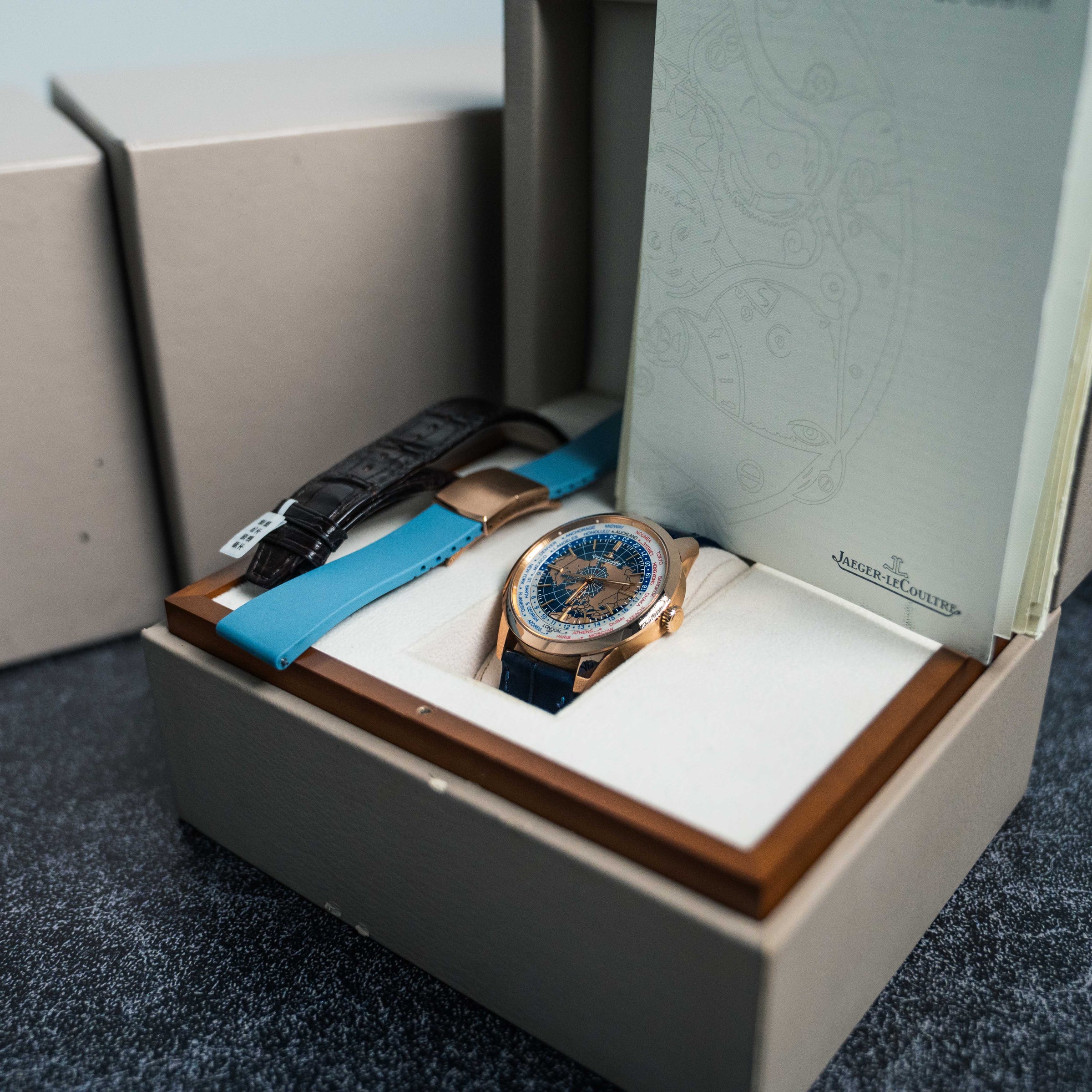 JAEGER-LECOULTRE GEOPHYSIC UNIVERSAL TIME Q8102520 41.6MM
