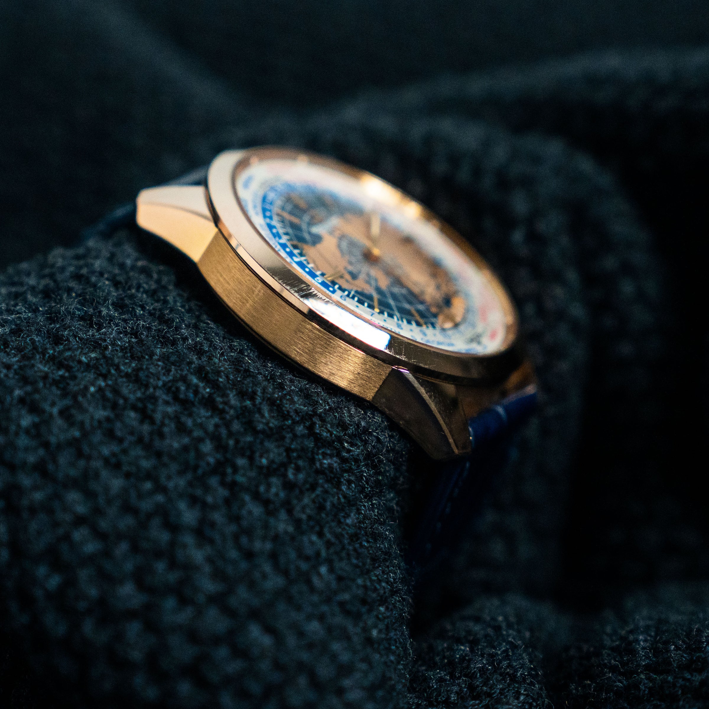 JAEGER-LECOULTRE GEOPHYSIC UNIVERSAL TIME Q8102520 41.6MM