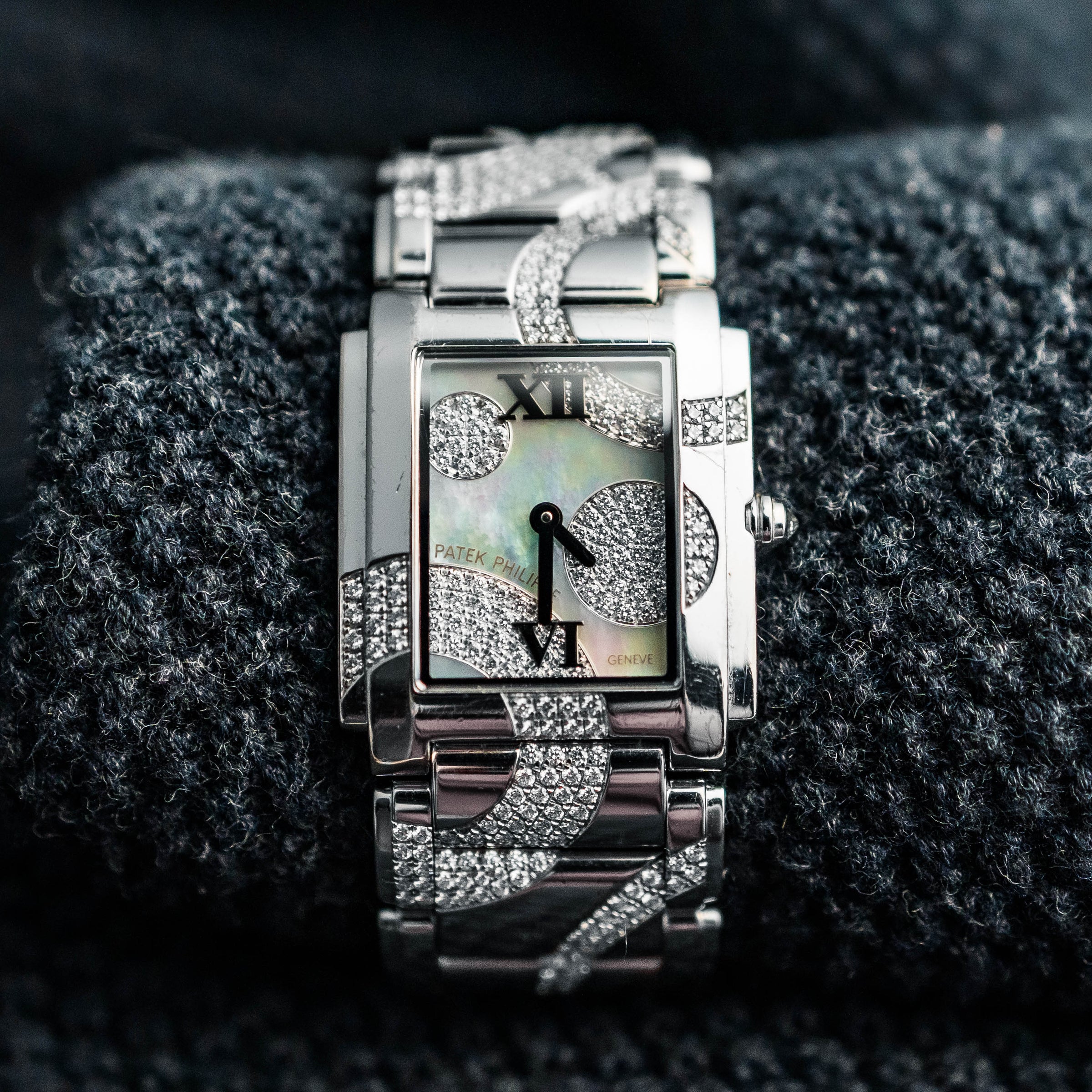 PATEK PHILLIPPE 24 REF: 4910/49G-001