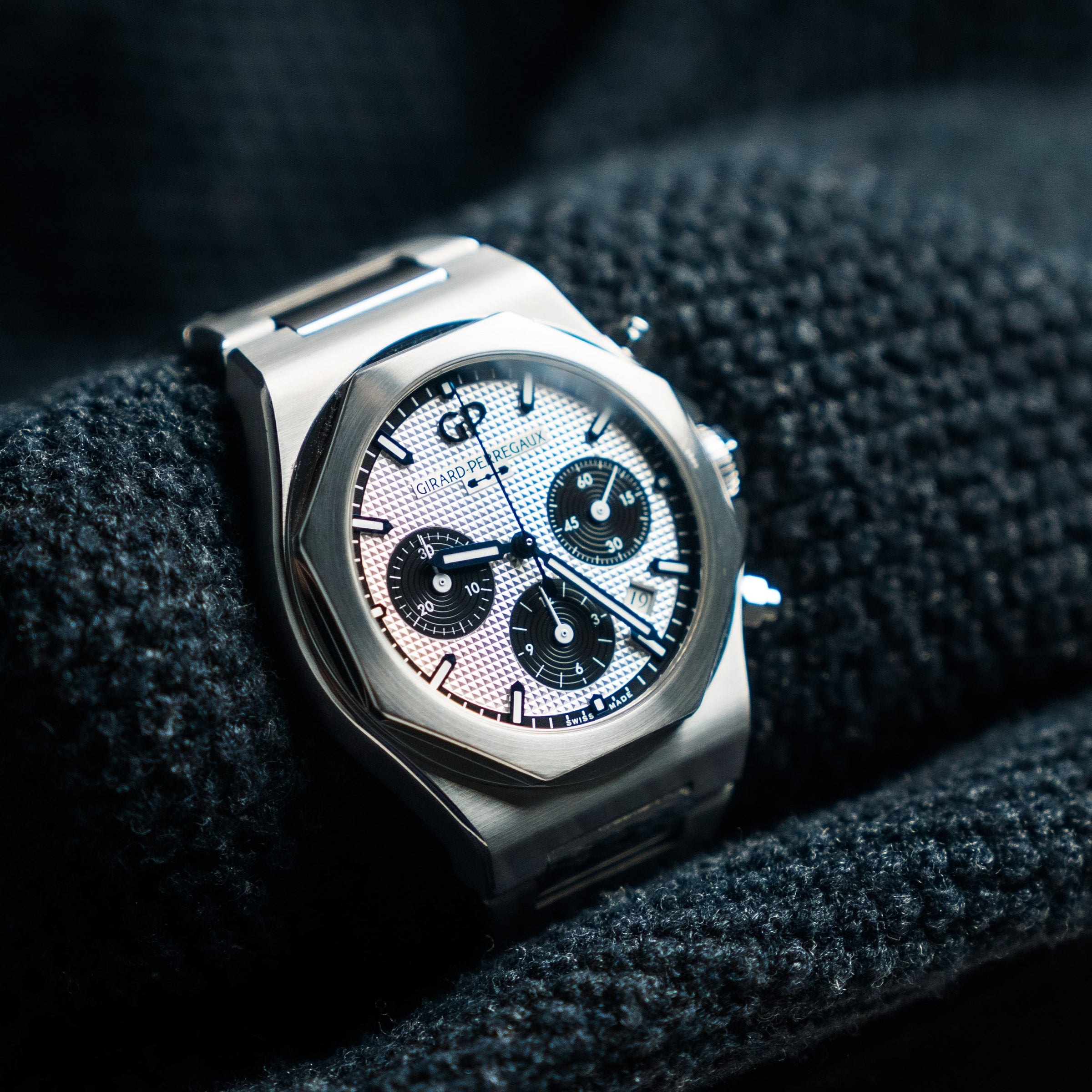 Girard-Perregaux Laureato Chronograph – 42mm White Dial – Ref. 81020-11-131-11A