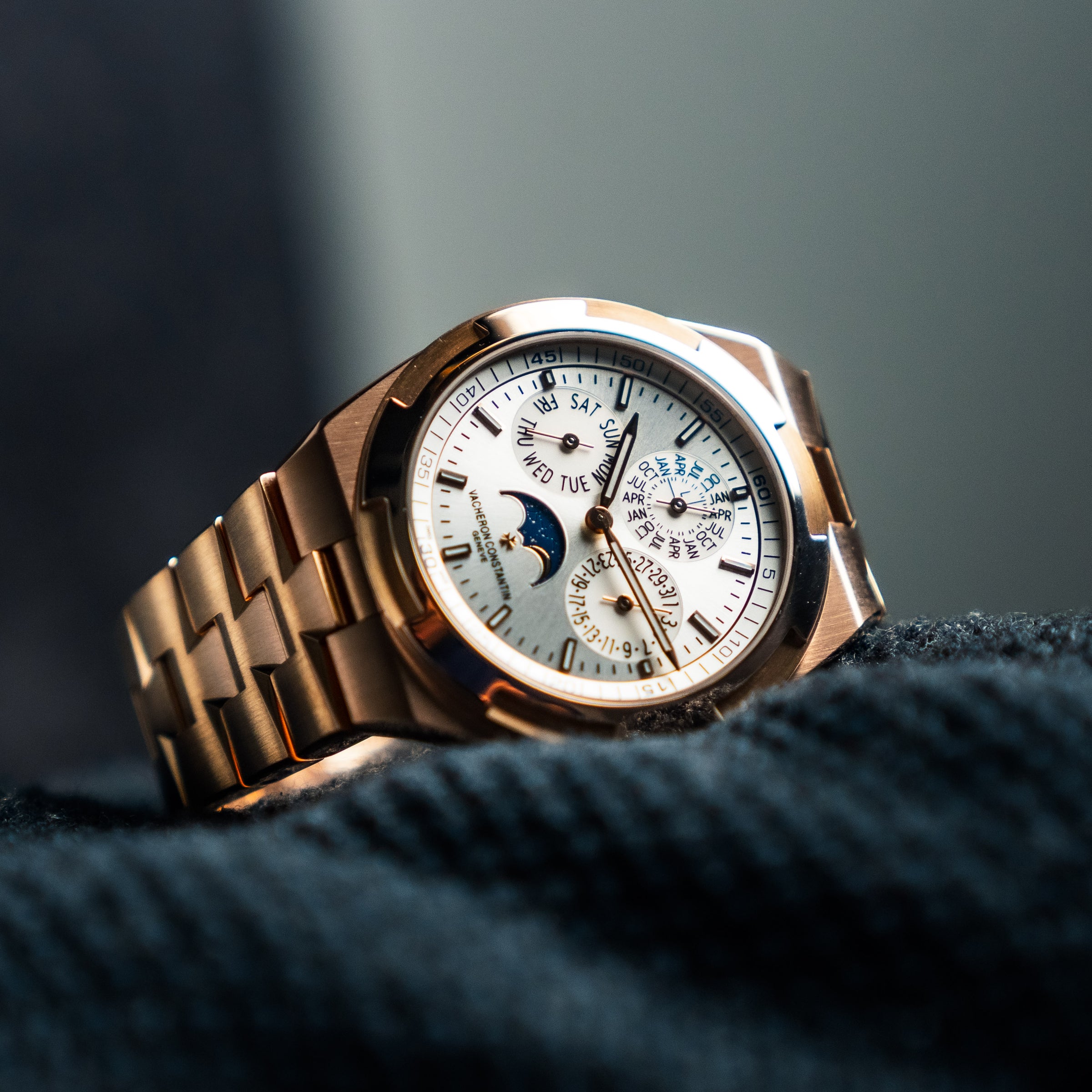 Vacheron Constantin Overseas Perpetual Calendar Ultra-thin RG White Dial 4300V
