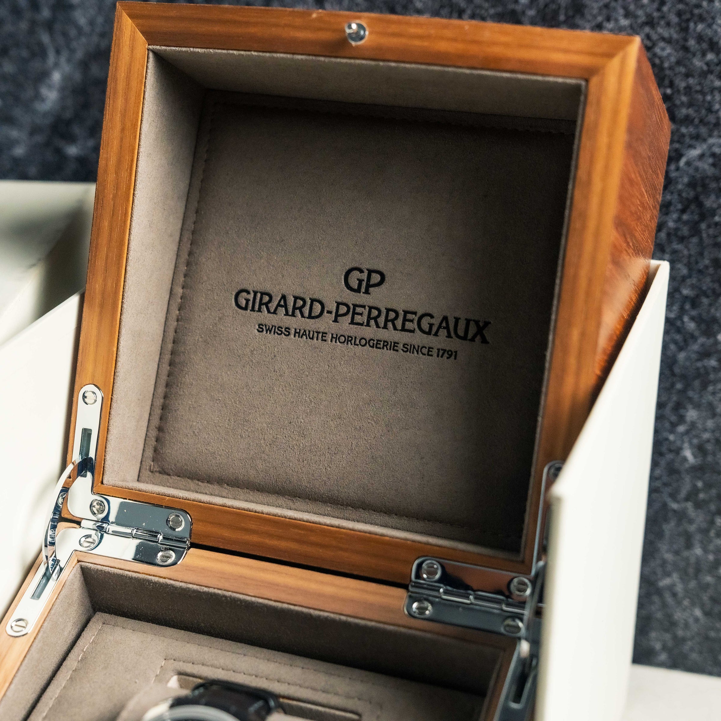 Girard-Perregaux Neo Bridges – 45mm Titanium – Ref. 84000-21-001-BB6A