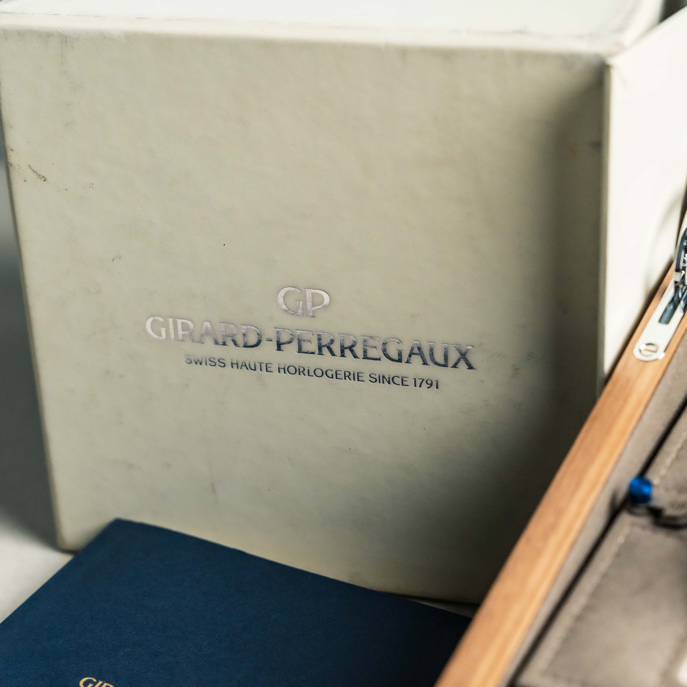 Girard-Perregaux Neo Bridges – 45mm Titanium – Ref. 84000-21-001-BB6A
