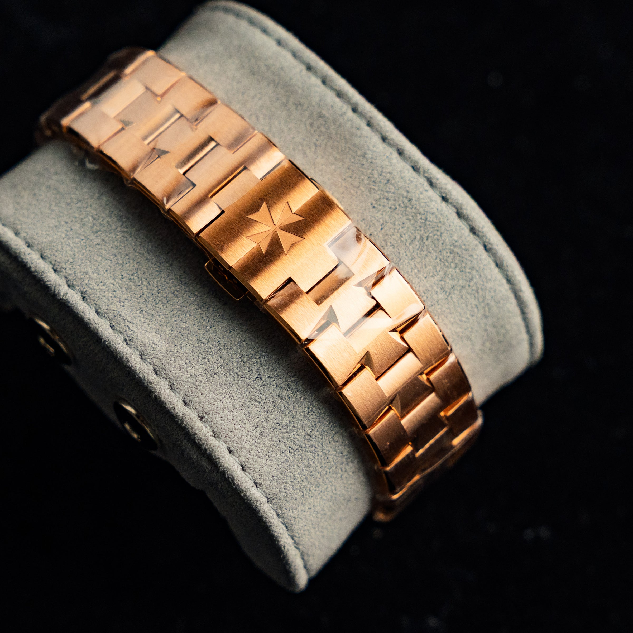 Vacheron Constantin Overseas Chronograph – 42.5mm Green Dial Rose Gold – Ref. 5520V/210R-B966