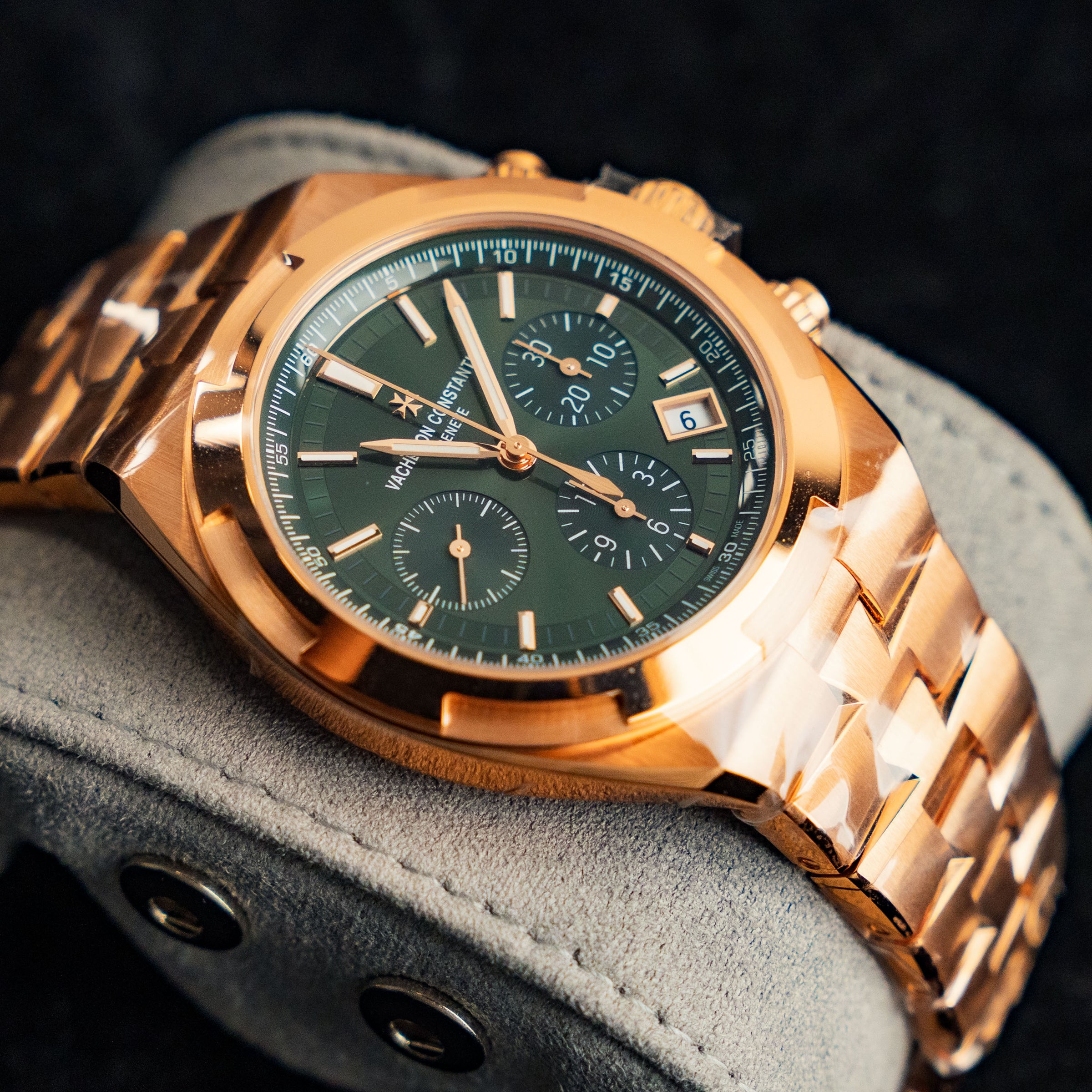 Vacheron Constantin Overseas Chronograph – 42.5mm Green Dial Rose Gold – Ref. 5520V/210R-B966
