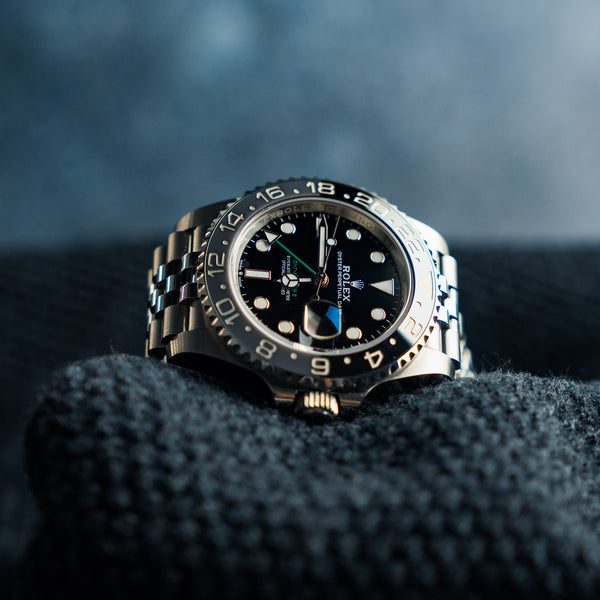 Rolex GMT-Master II “Bruce Wayne” – 40mm Jubilee – Ref. 126710GRNR