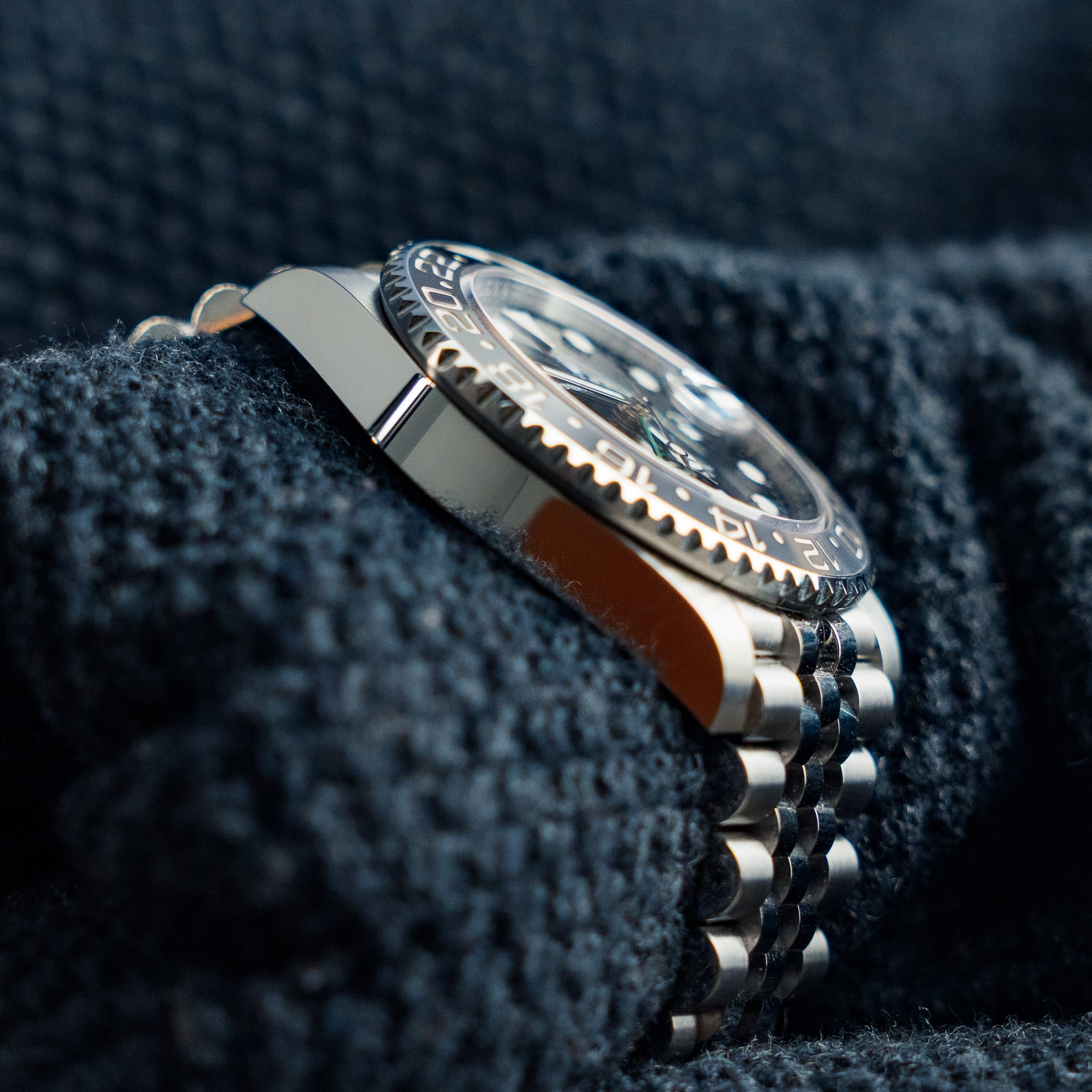 Rolex GMT-Master II “Bruce Wayne” – 40mm Jubilee – Ref. 126710GRNR