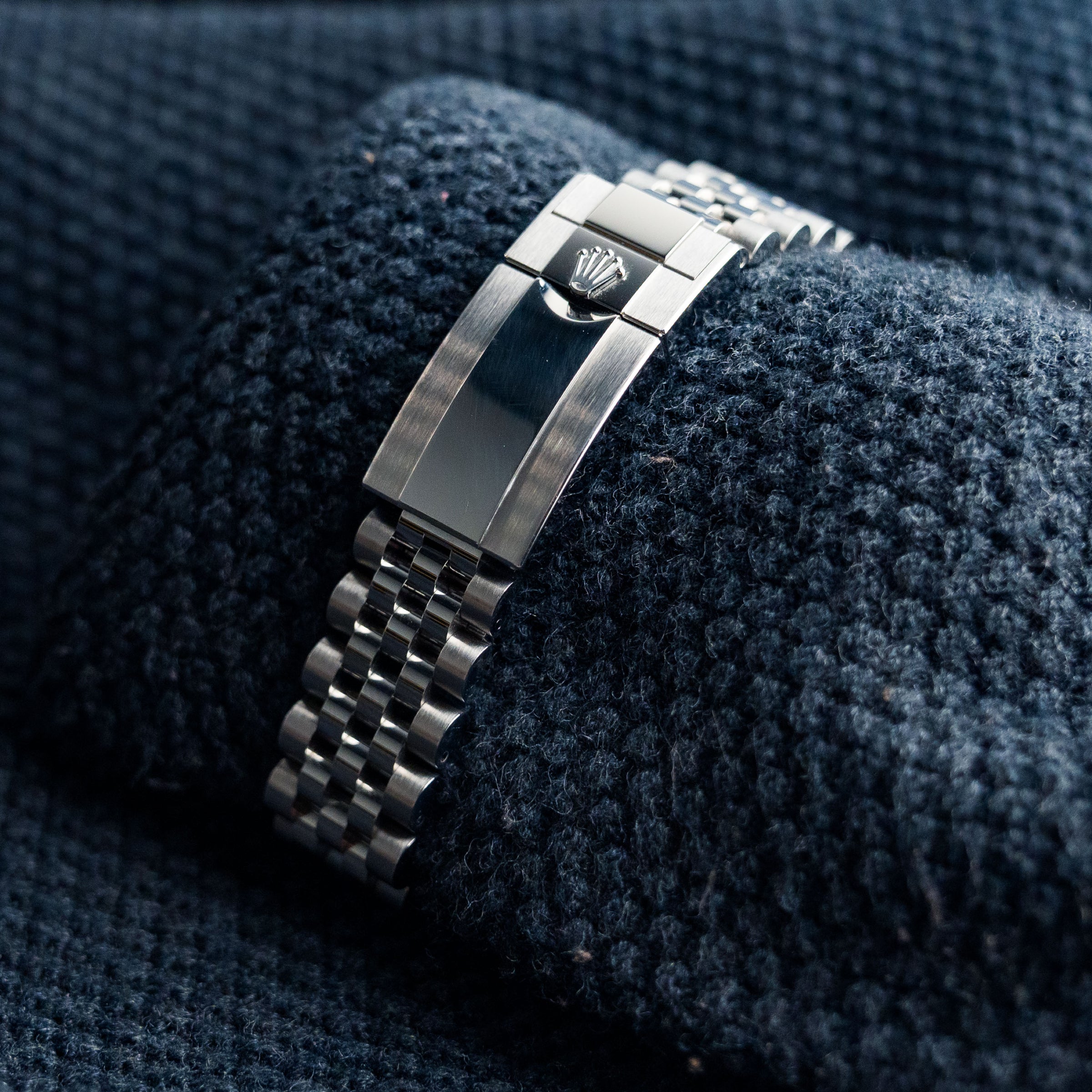 Rolex GMT-Master II “Bruce Wayne” – 40mm Jubilee – Ref. 126710GRNR