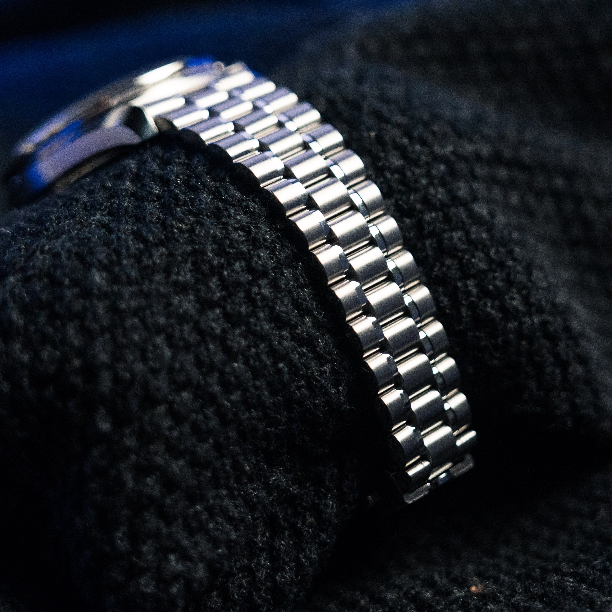 OMEGA SPEEDMASTER MOONWATCH PROFESSIONAL CO-AXIAL MASTER CHRONOMETER CHRONOGRAPH STAINLESS STEEL WATCH 42MM – O31030425001004