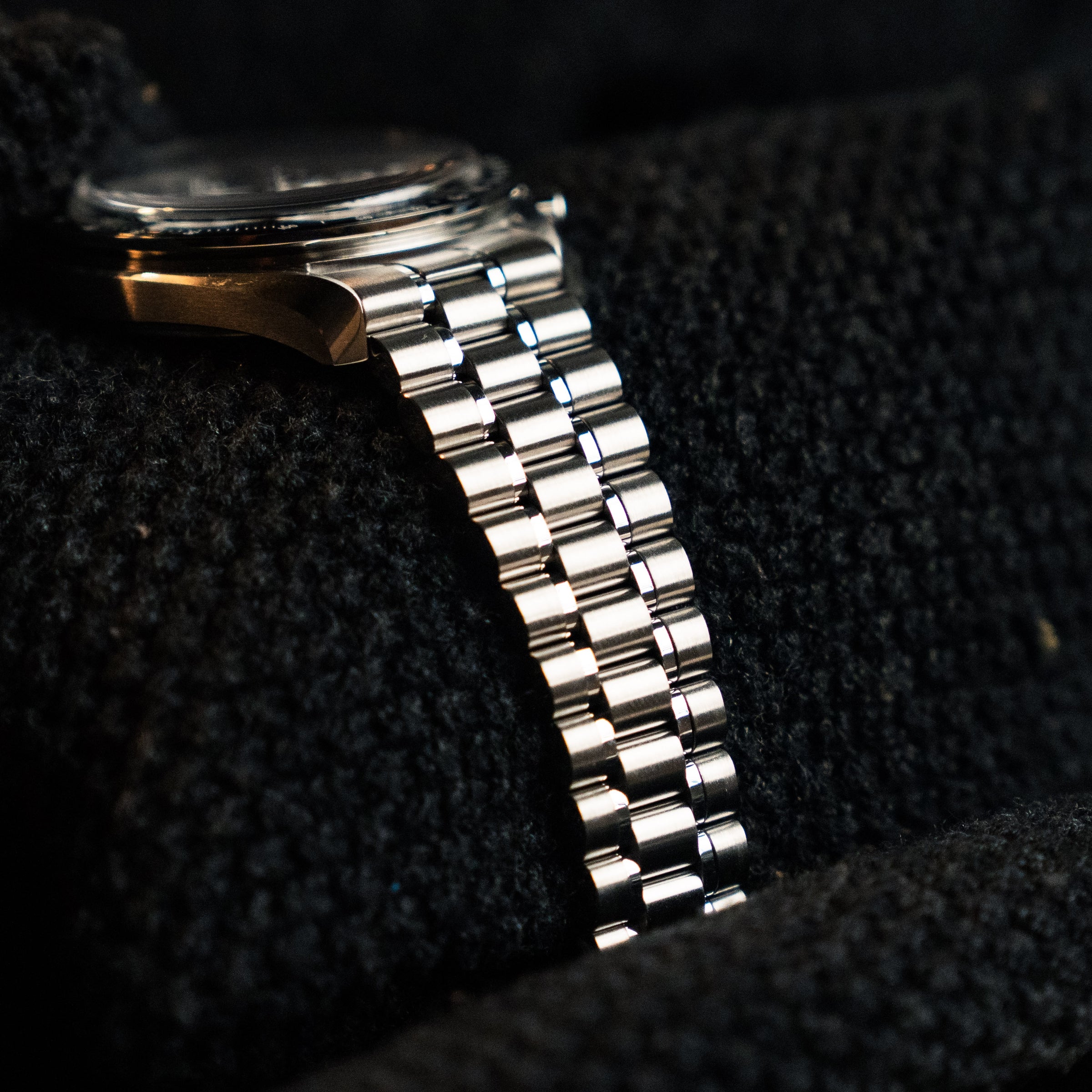 OMEGA SPEEDMASTER MOONWATCH PROFESSIONAL CO-AXIAL MASTER CHRONOMETER CHRONOGRAPH STAINLESS STEEL WATCH 42MM – O31030425001004