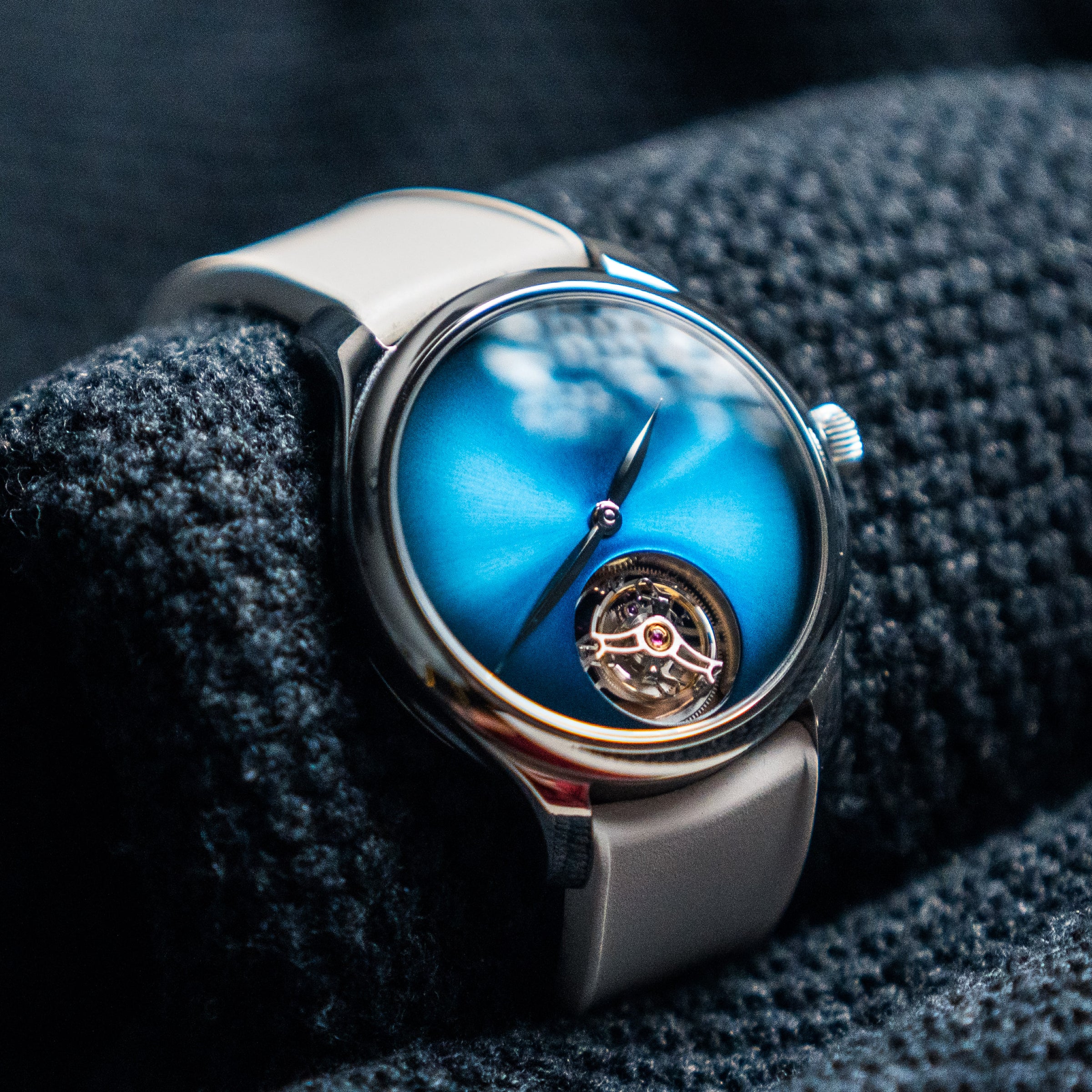 H.MOSER Endeavour Tourbillon Steel Concept Funky Blue