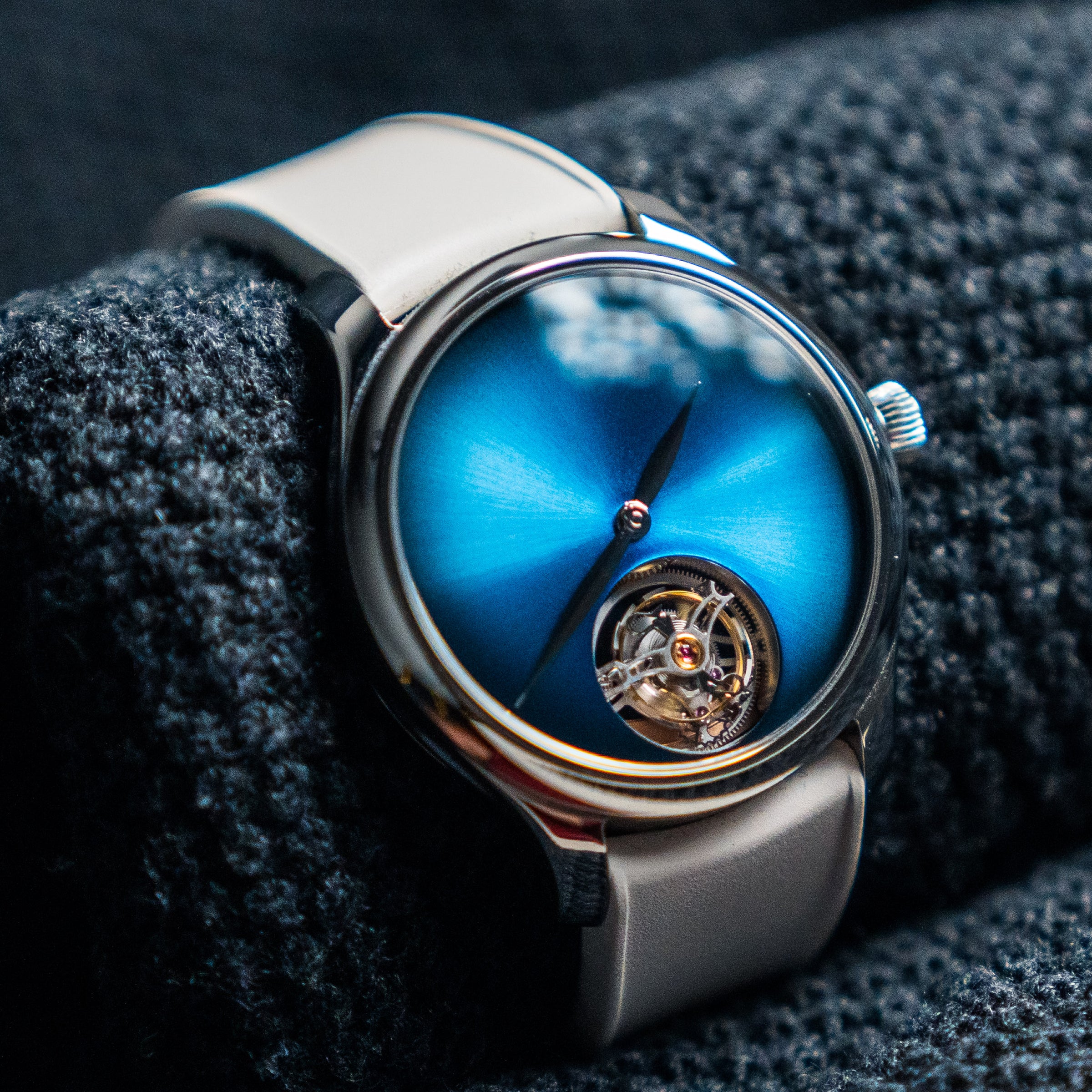 H.MOSER Endeavour Tourbillon Steel Concept Funky Blue