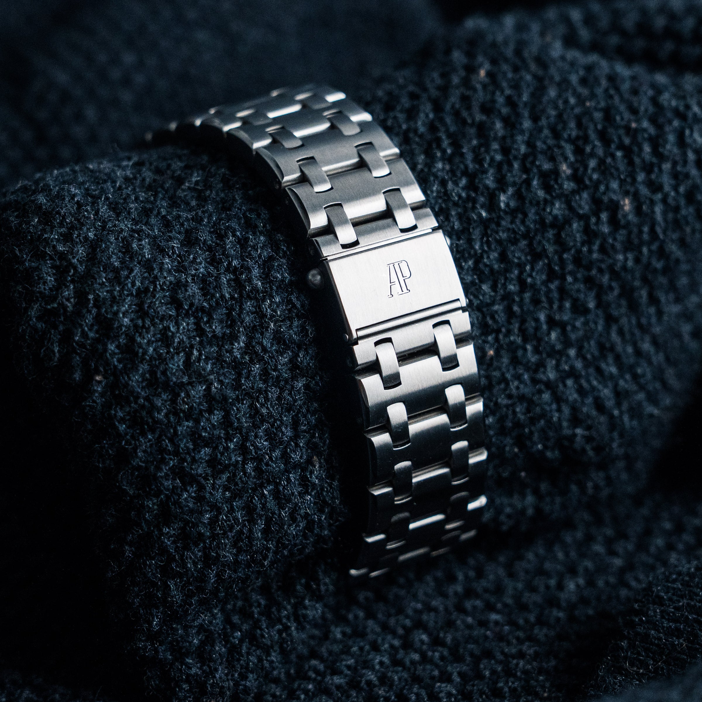 Audemars Piguet Royal Oak Offshore Chronograph – 42mm Blue Dial Stainless Steel – Ref. 25721ST.OO.1000ST.09