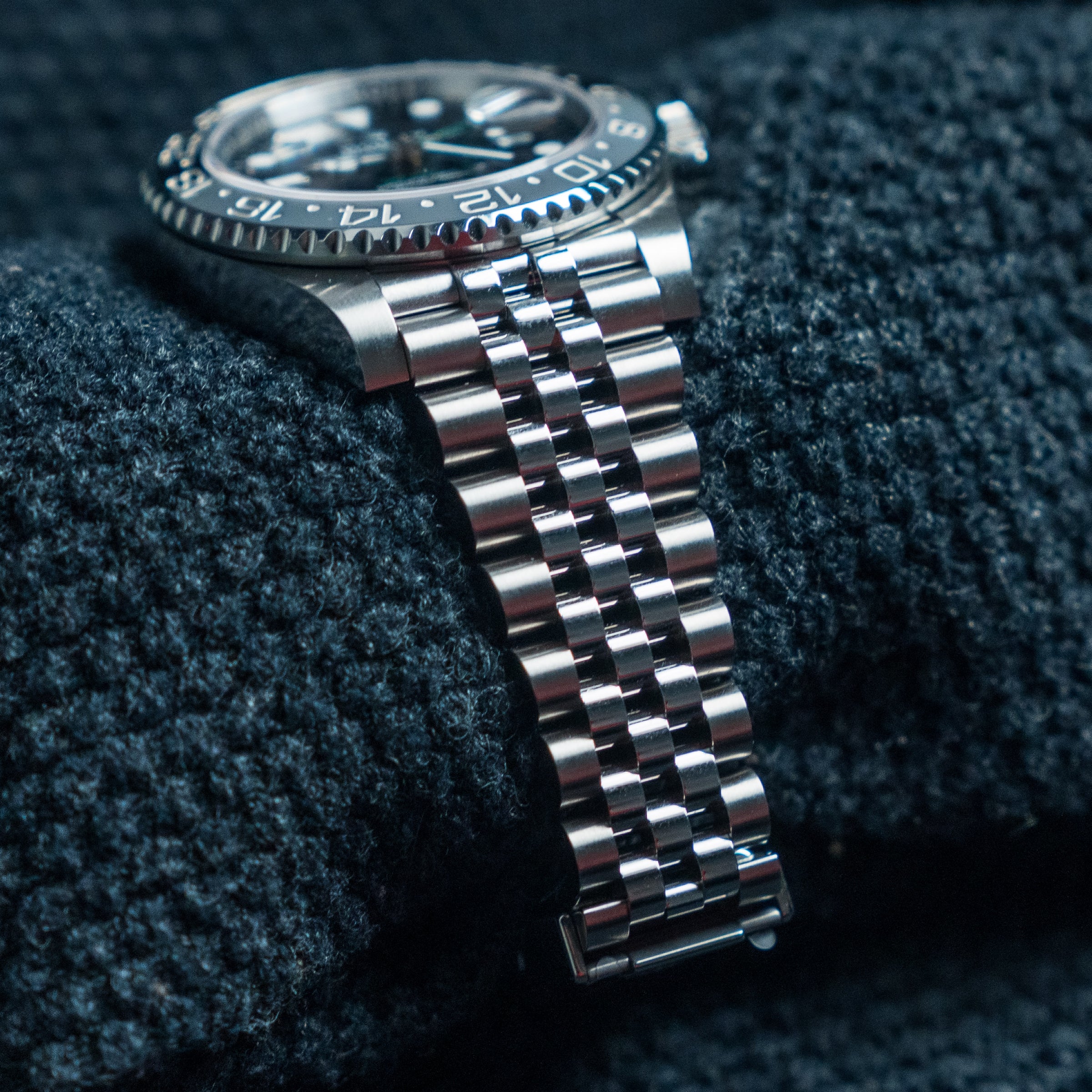 Rolex GMT-Master II “Bruce Wayne” – 40mm Jubilee – Ref. 126710GRNR
