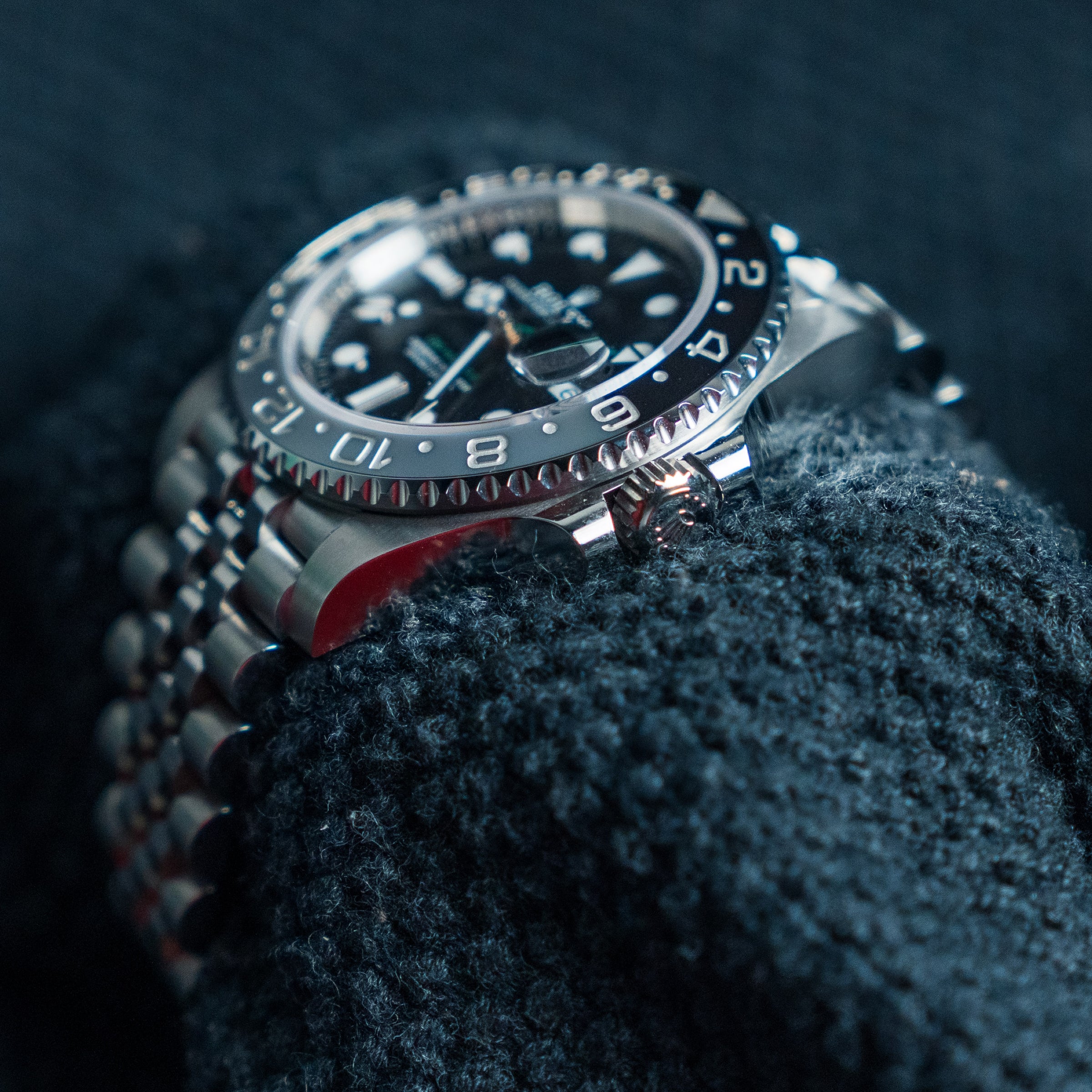 Rolex GMT-Master II “Bruce Wayne” – 40mm Jubilee – Ref. 126710GRNR